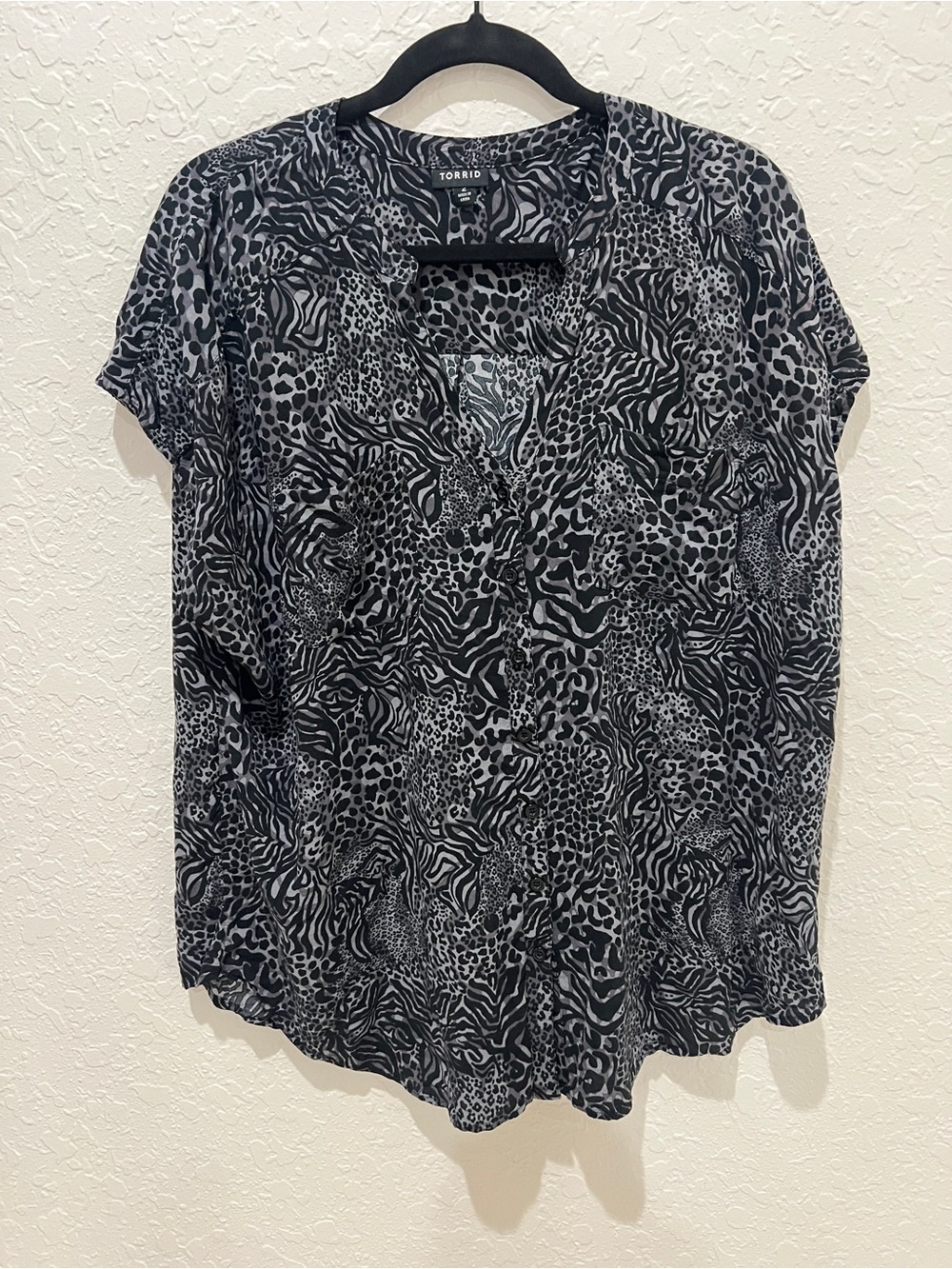 torrid Black & Gray Mixed Animal Print V-Neck Short Sleeve Top